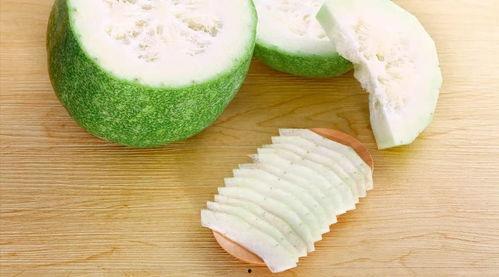 宝宝夏天吃瓜写真,夏日萌宝瓜趣时光