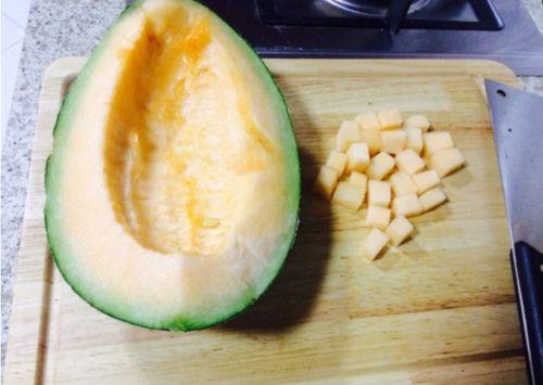 吃龙虾可以吃哈密瓜不