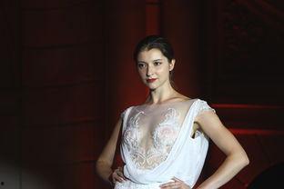 美人聪慧吃瓜图片高清,高清图片背后的故事