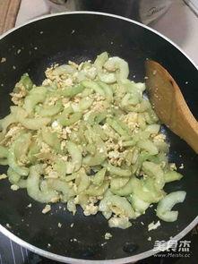 吃瓜炒鸡蛋视频,家常美食新体验