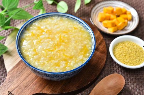 大饼哥吃贝贝瓜,夏日美味尽在其中