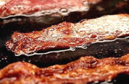 烤肉抱着郭麒麟吃瓜,郭麒麟与粉丝共享吃瓜乐趣